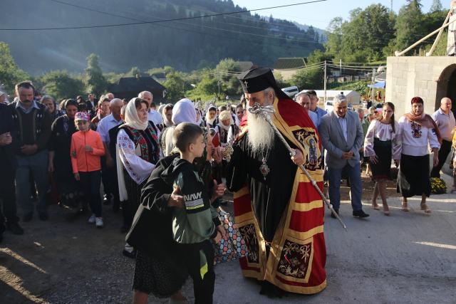 Mitropolitul Moldovei și Bucovinei a sfințit Biserica din Bucureni – Dămuc