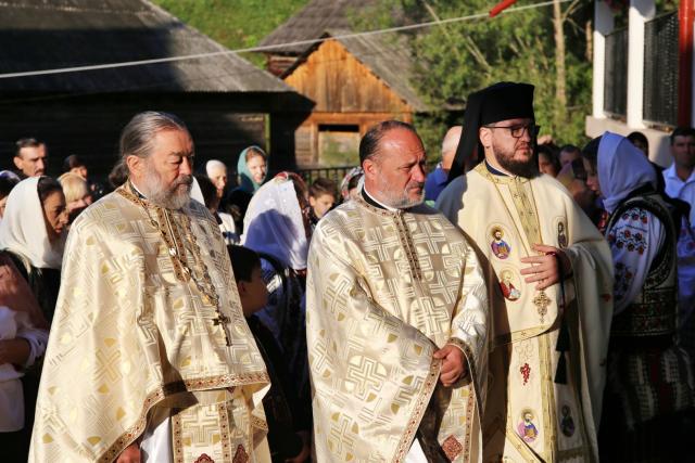 Mitropolitul Moldovei și Bucovinei a sfințit Biserica din Bucureni – Dămuc
