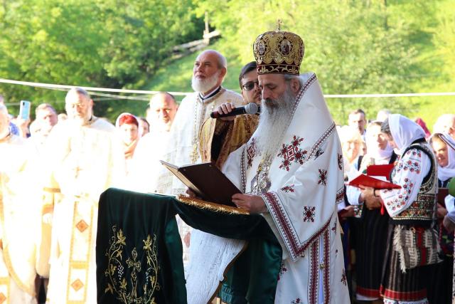 Mitropolitul Moldovei și Bucovinei a sfințit Biserica din Bucureni – Dămuc