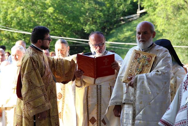 Mitropolitul Moldovei și Bucovinei a sfințit Biserica din Bucureni – Dămuc