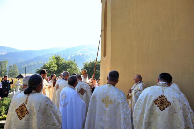 Mitropolitul Moldovei și Bucovinei a sfințit Biserica din Bucureni – Dămuc