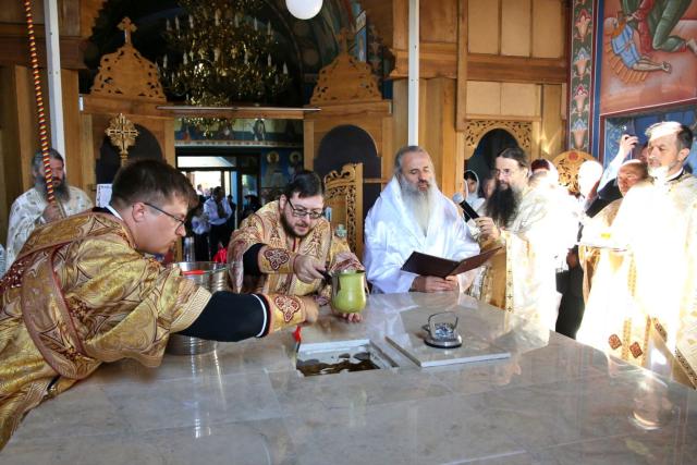 Mitropolitul Moldovei și Bucovinei a sfințit Biserica din Bucureni – Dămuc