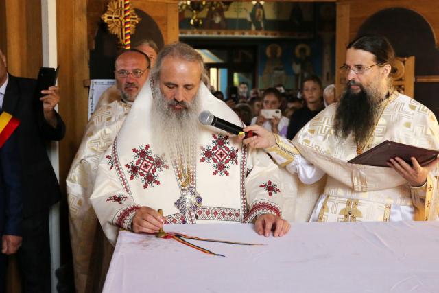 Mitropolitul Moldovei și Bucovinei a sfințit Biserica din Bucureni – Dămuc