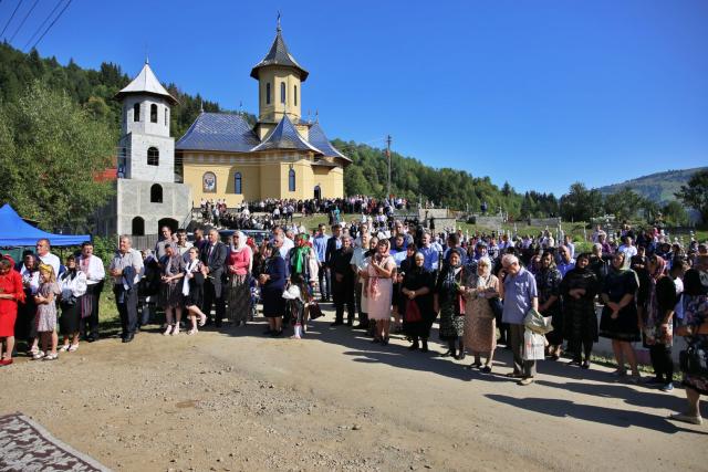 Mitropolitul Moldovei și Bucovinei a sfințit Biserica din Bucureni – Dămuc
