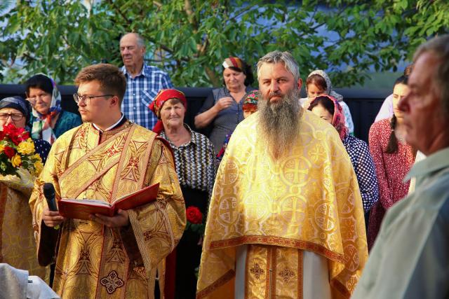 Biserica filiei Broșteni – Băbiceni a primit veșmântul cel nou al sfințirii