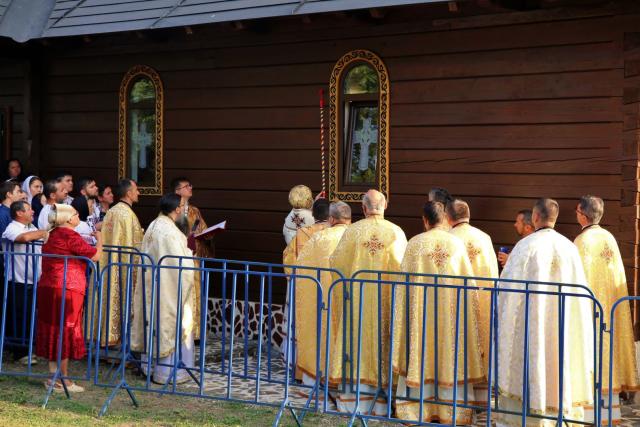 Biserica filiei Broșteni – Băbiceni a primit veșmântul cel nou al sfințirii