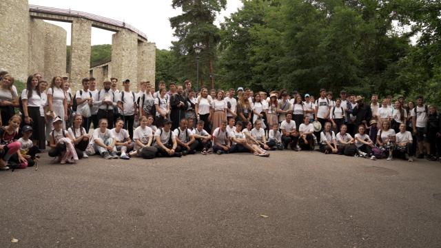 (Video) Jertfa care aduce bucurie: 200 de tineri, pe urmele sfinților nemțeni, într-un pelerinaj pedestru de 200 km