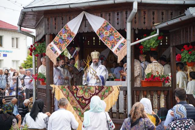 PS Macarie, în satul natal: „Maica Domnului ne acoperă cu acoperământul ei cel luminos și tămăduitor”
