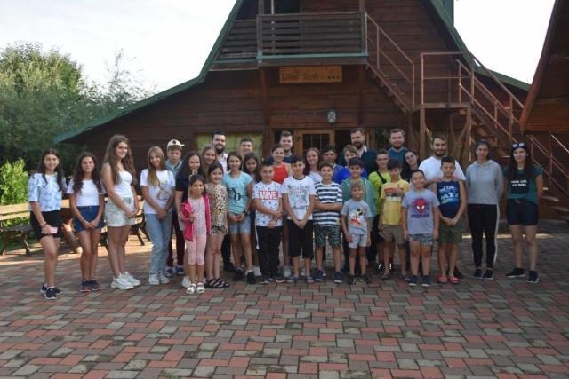 Tabără pentru 40 de copii în două centre din Protoieria Bacău