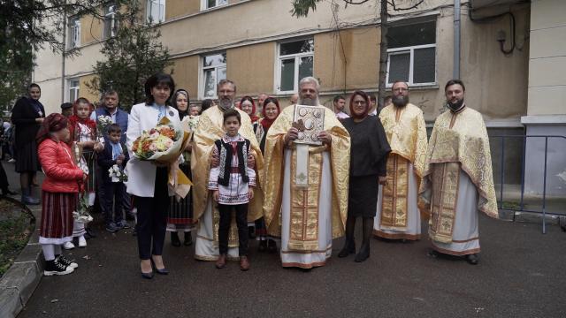 Botoșani: Doi mitropoliți au sfințit pictura bisericii din incinta Spitalului de pediatrie