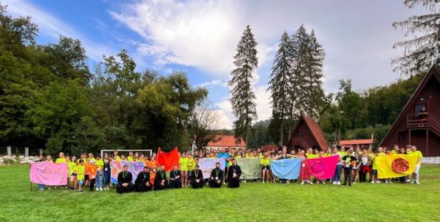 105 copii din Arhiepiscopia Aradului, participanți la Tabăra „Tinerețe în ortodoxie”, organizată de Asociația Filantropia