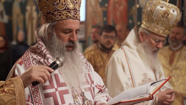 Botoșani: Doi mitropoliți au sfințit pictura bisericii din incinta Spitalului de pediatrie