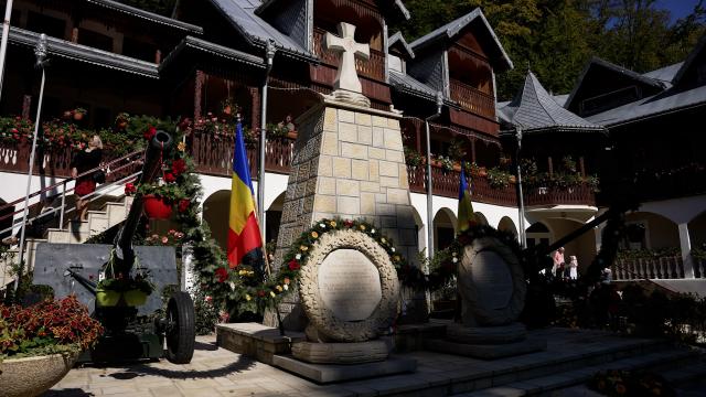 (Video) Slujire arhierească la Mănăstirea „Înălțarea Sfintei Cruci” - Brusturi