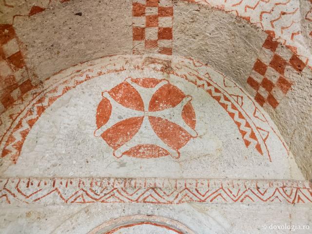 Biserică datând din perioada iconoclastă în Muzeul în aer liber Goreme – Turcia