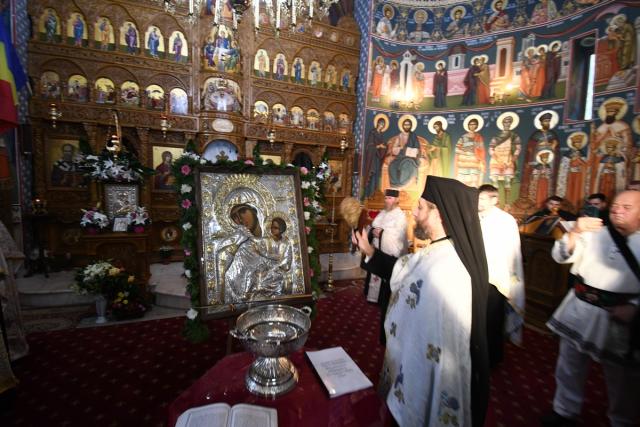 Copia icoanei Maicii Domnului „Paramythia” a fost adusă la Mănăstirea Piatra Sfântă