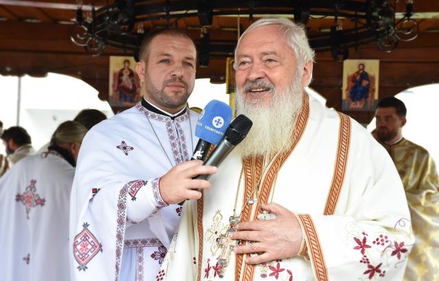 (Video) „Mântuirea noastră vine prin Cruce” – IPS Andrei