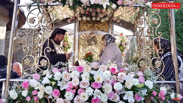 Mănăstirea Hadâmbu și-a cinstit hramul: Nașterea Maicii Domnului