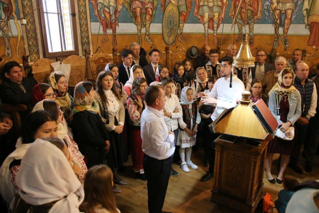 Slujbă de binecuvântare la Parohia Podoleni din județul Neamț