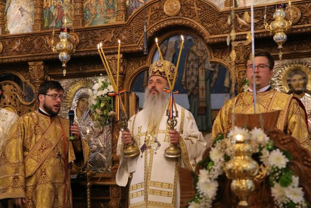 Slujbă de binecuvântare la Parohia Podoleni din județul Neamț