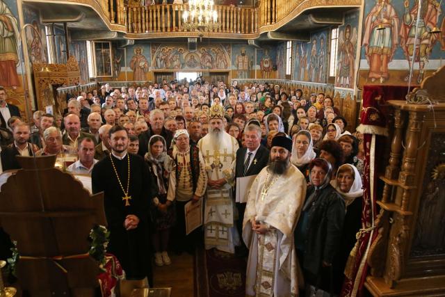 Slujbă de binecuvântare la Parohia Podoleni din județul Neamț