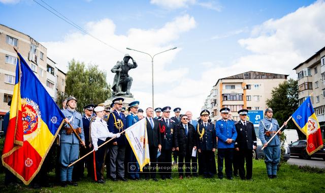 „Luptă, eroism și recunoștință” – Eveniment comemorativ la Fălticeni, la împlinirea a 100 de ani de la dezvelirea statuii eroilor Regimentului 2 Grăniceri