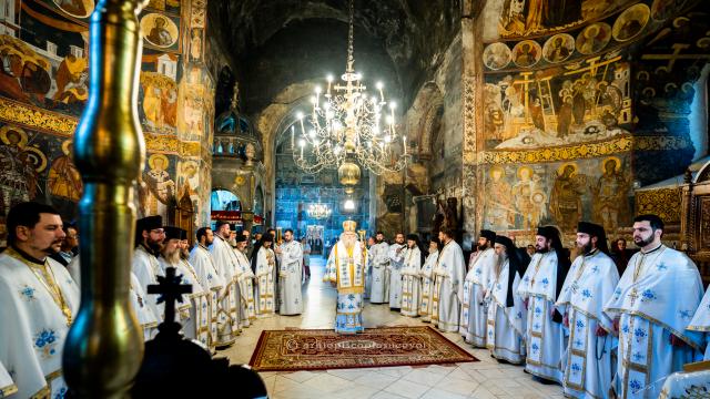 Liturghie arhierească la Mănăstirea Sfântul Ioan cel Nou de la Suceava