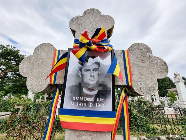 (Foto) Mormântul lui Ioan Ianolide din cimitirul Cernica