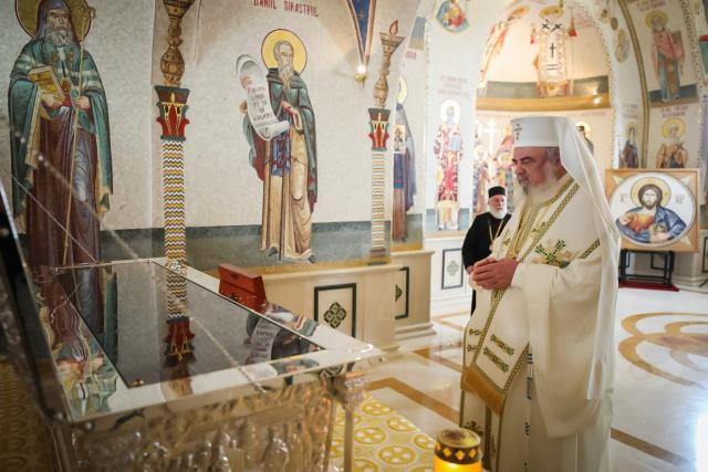 Părintele Patriarh Daniel a sfințit racla în care vor fi așezate moaștele Sfântului Ioanichie cel Nou de la Muscel