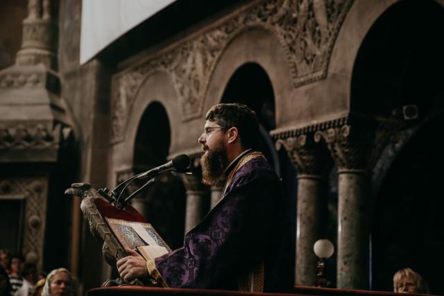 (Audio) „De Cruce te apropii cu sfială” – PS Benedict