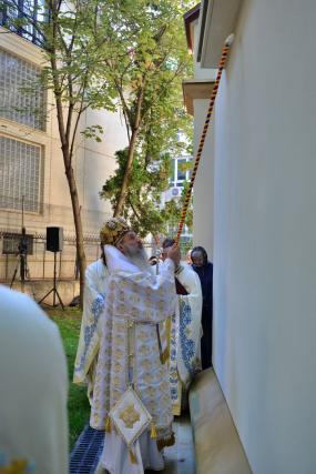 Doi ierarhi au dăruit Bisericii „Vovidenia” din centrul Iașului „veșmânt nou și luminos”