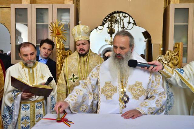 Doi ierarhi au dăruit Bisericii „Vovidenia” din centrul Iașului „veșmânt nou și luminos”