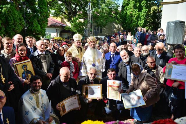 Doi ierarhi au dăruit Bisericii „Vovidenia” din centrul Iașului „veșmânt nou și luminos”