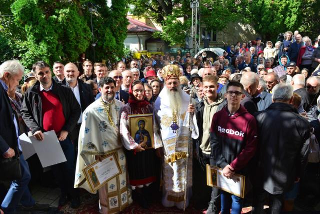 Doi ierarhi au dăruit Bisericii „Vovidenia” din centrul Iașului „veșmânt nou și luminos”