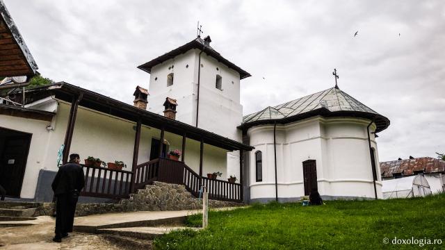 Schitul „Sfântul Antonie” de la Iezerul-Vâlcea