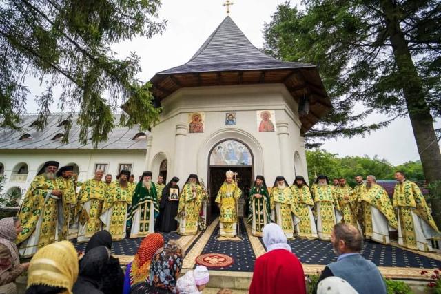 Sfântul Cuvios Onufrie de la Vorona, cinstit prin Liturghie arhierească