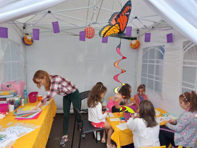 Copii și părinți fericiți la cea de-a doua ediție a Festivalului Familiei