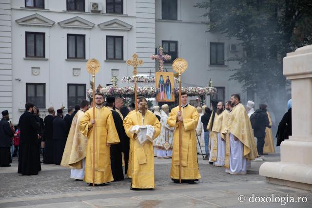 Hram 2022: 35000 de credincioși s-au rugat într-un glas la Iași, de ziua Sfintei Cuvioase Parascheva