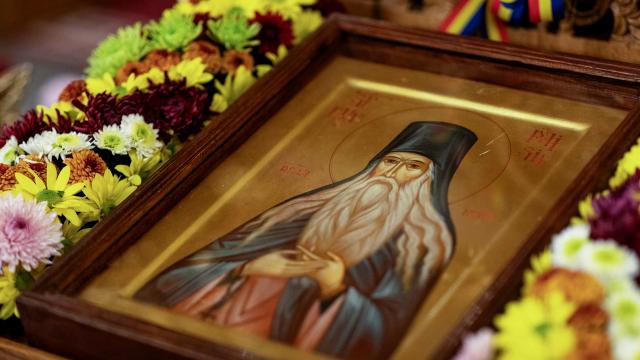 (Audio) Sfântul Paisie de la Neamț: „Să păzim poruncile lui Dumnezeu și, cu ele, sufletele noastre!”