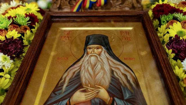 (Audio) Sfântul Paisie Velicicovschi: „Să-ți pui nădejdea în Dumnezeu și să calci peste frică”