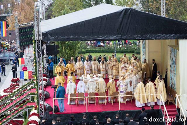 Hram 2022: 35000 de credincioși s-au rugat într-un glas la Iași, de ziua Sfintei Cuvioase Parascheva