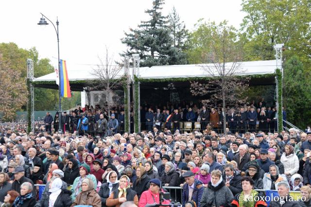 Hram 2022: 35000 de credincioși s-au rugat într-un glas la Iași, de ziua Sfintei Cuvioase Parascheva