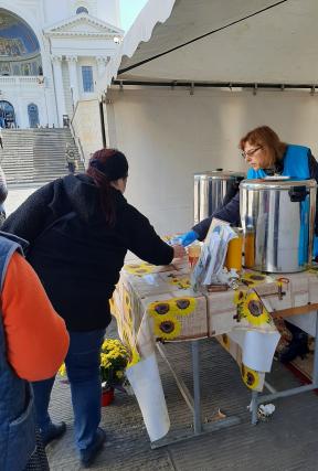 Ceai cald pentru pelerinii Sfintei Cuvioase Parascheva