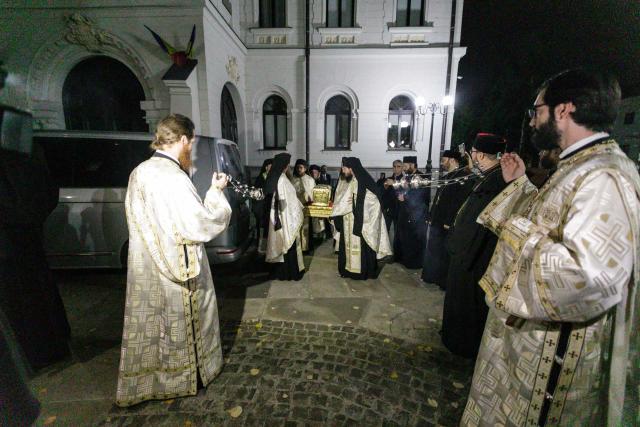 Moaștele Sfântului Cuvios Paisie Velicicovschi au ajuns la Iași