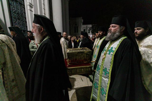 Moaștele Sfântului Cuvios Paisie Velicicovschi au ajuns la Iași