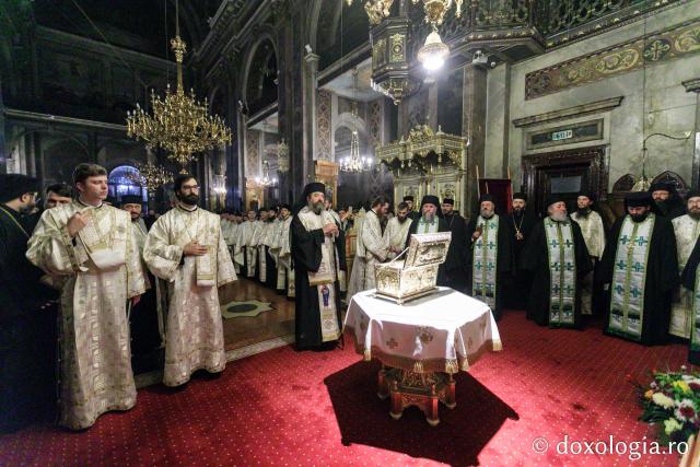 (Foto) Întâmpinarea cinstitelor moaşte ale Sfântului Cuvios Paisie de la Neamț