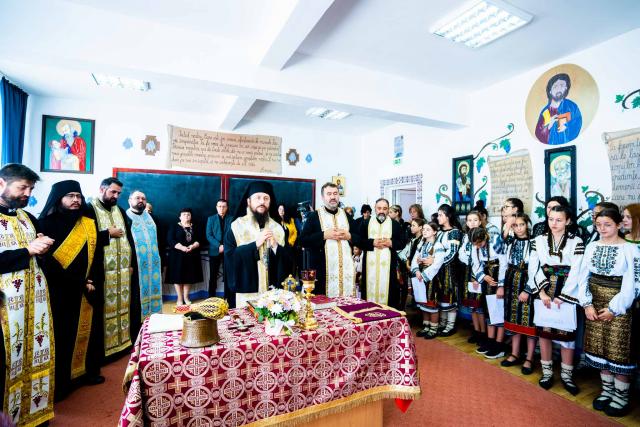 Sfințirea Centrului cultural-catehetic școlar „Sfântul Stelian” Berchișești