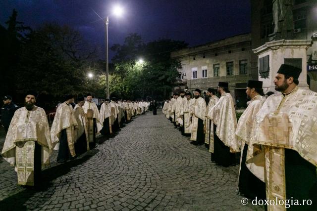Hram 2022: Sfinții Parascheva și Paisie au unit la Iași, pe Cale, 20.000 de pelerini