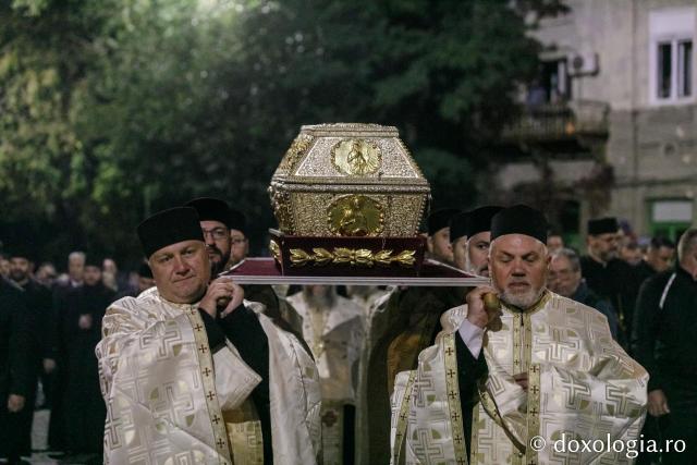 Hram 2022: Sfinții Parascheva și Paisie au unit la Iași, pe Cale, 20.000 de pelerini