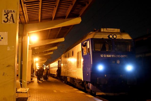 Credinţă şi rugăciune, la racla Sfintei Parascheva