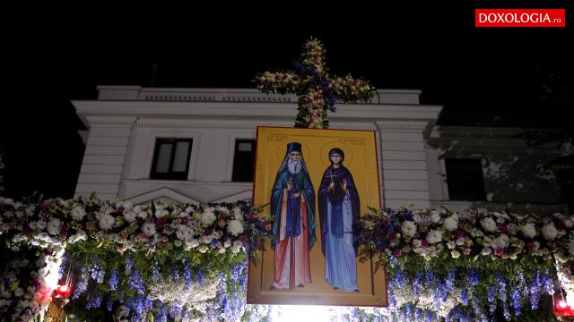 (Video) Timelapse: Veșmânt de flori pentru baldachinul Sfintei Cuvioase Parascheva – Hram 2022